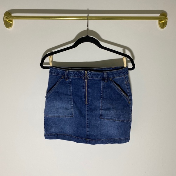 Retro Style Mini Jean Skirt - Picture 2 of 8
